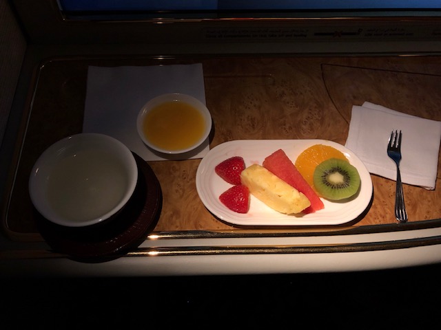 エミレーツA380ファーストクラスの機内食