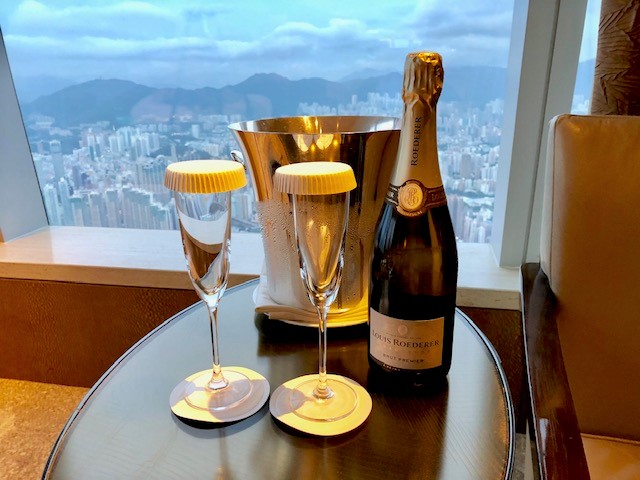 リッツカールトン香港の誕生日祝いのシャンパン
