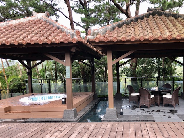 リッツカールトン沖縄の室内プール