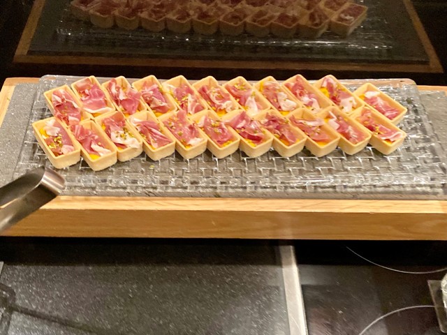 コンラッド東京クラブブラウンジのカクテルタイム