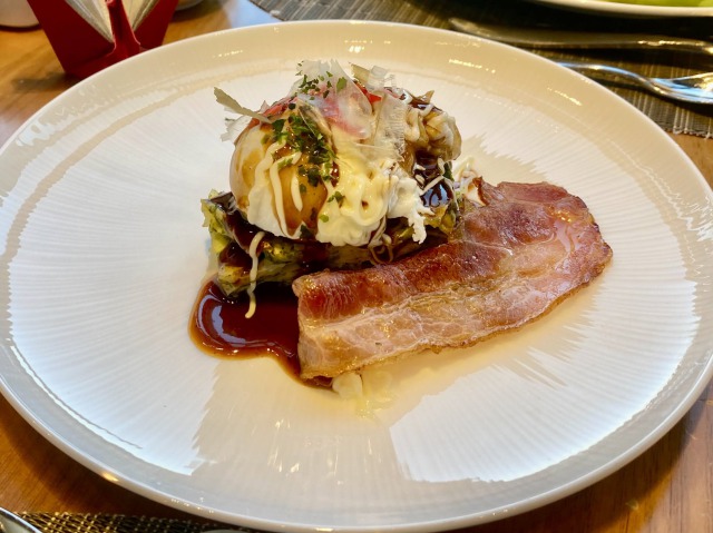 コンラッド大阪朝食 お好み焼きベネディクト