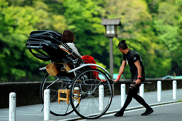 翠嵐の送迎人力車