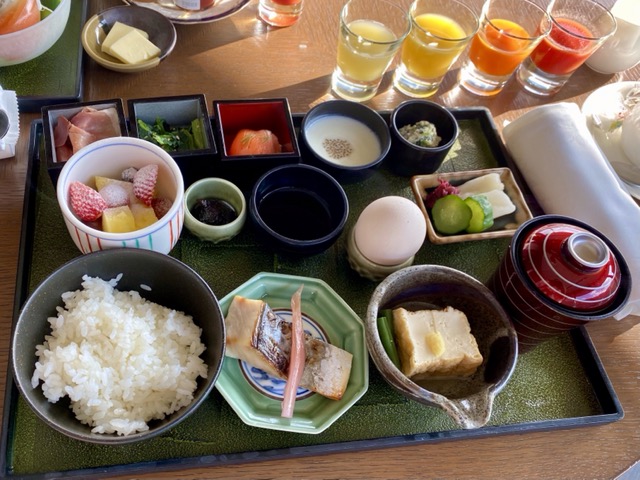 翠嵐インルームダイニングの朝食