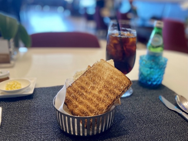 カタール航空ドーハ・アルサファファーストクラスラウンジの朝食