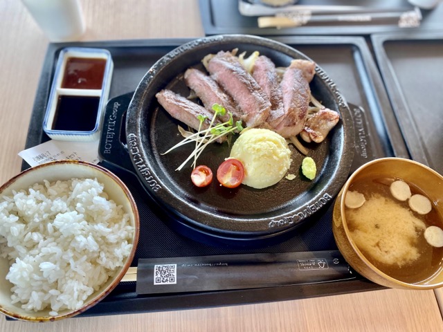 成田空港くり田プライオリティパスのステーキ